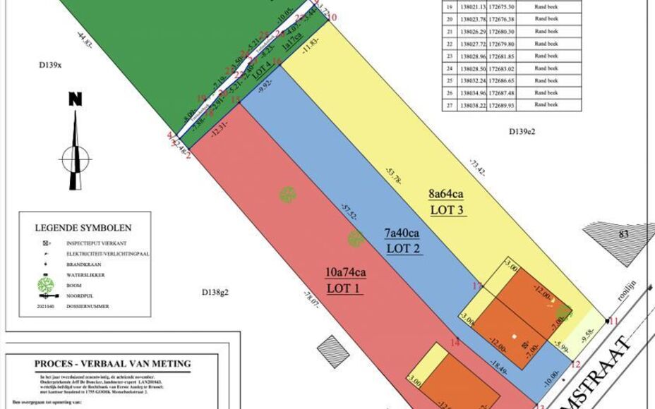 Projectgrond voor het ontwikkelen van reeds  3 vergunde bouwgronden.Een open bebouwing op 10are74ca en 2 halfopen op 7are40ca en 8are64 ca.
Graag meer informatie:
immo@kantoorleemans.be of 02/306.90.00