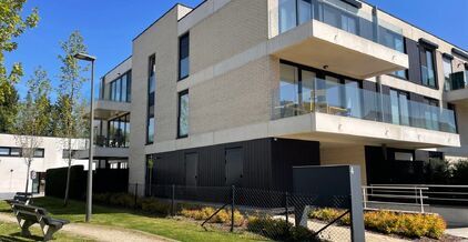 LEEMANS Immobili&euml;n biedt u dit gezellig nieuwbouw appartement in centrum Groot-Bijgaarden. Het appartement maakt deel uit van een kleine residentie in een rustige woonwijk, gelegen op de tweede verdieping en in de nabijheid van alle nodige faciliteiten (