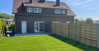 Leemans Immobili&euml;n stelt u met plezier deze volledig gerenoveerde woning voor, gelegen op een gegeerde en centrale locatie in Asse.
Dankzij de uitstekende ligging bevinden winkels, scholen, sportfaciliteiten, openbaar vervoer en tal van fiets- en wandelr