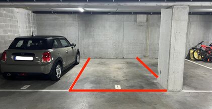 LEEMANS IMMOBILIËN stelt voor, een ondergrondse autostaanplaats te huur in het centrum van Wolvertem (deelgemeente van Meise)! 

Staanplaats (nr. 8) bevindt zich onder het recent nieuwbouwcomplex ‘Wolfart’ genaamd, gelegen aan het gemeenteplein. Bere