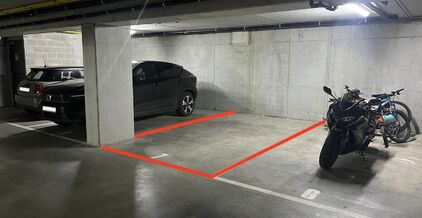 LEEMANS IMMOBILIEN vous présente un parking souterrain à louer dans le centre de Wolvertem (commune de Meise) ! 

La place de parking (N. 7) est située sous le nouveau complexe 'Wolfart', situé sur la place communale. L'accès se fait par une rue lat?