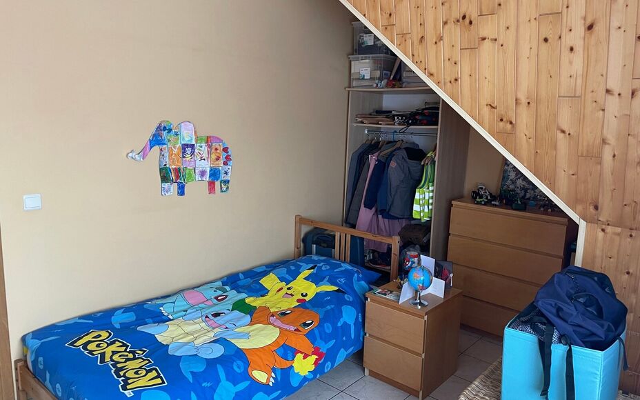 Leemans Real Estate vous propose cet appartement en plein cœur de Mollem. Sa situation centrale permet d'accéder facilement à toutes les commodités, notamment les commerces, les écoles, les installations sportives, les voies d'accès et les transport