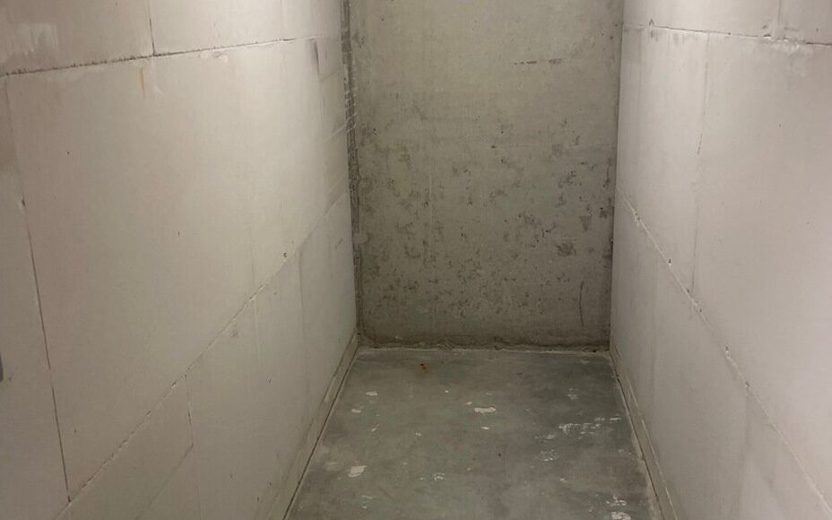 Leemans Immobiliën vous présente cet appartement neuf exceptionnellement écoénergétique, idéalement situé au cœur du centre animé d'Alost. Grâce à sa situation centrale optimale, commerces, hôpital, installations sportives, écoles et transpor