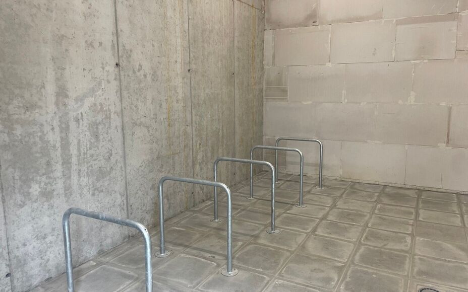 Leemans Immobiliën vous présente cet appartement neuf exceptionnellement écoénergétique, idéalement situé au cœur du centre animé d'Alost. Grâce à sa situation centrale optimale, commerces, hôpital, installations sportives, écoles et transpor