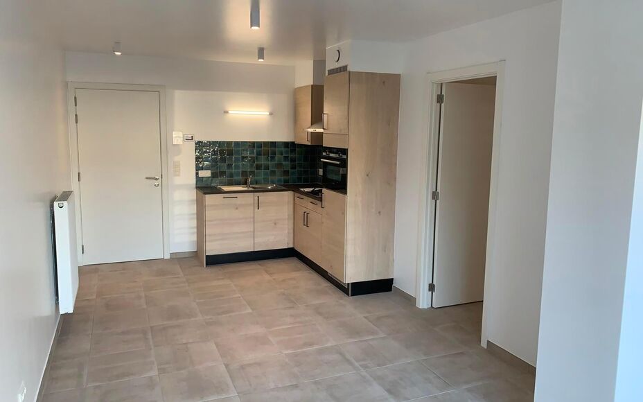 LEEMANS immobiliën vous propose cet appartement moderne de nouvelle construction. A louer à TOP LOCATION au centre d'Asse.

Vous cherchez un appartement très confortable à distance de marche de l'église (50m), du marché (250m) avec ses cafés et res
