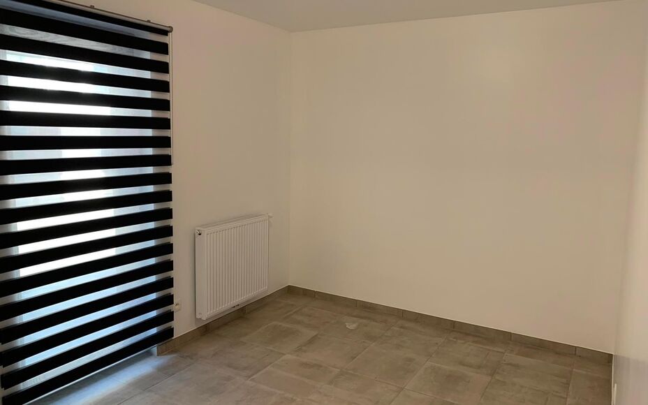 LEEMANS immobiliën vous propose cet appartement moderne de nouvelle construction. A louer à TOP LOCATION au centre d'Asse.

Vous cherchez un appartement très confortable à distance de marche de l'église (50m), du marché (250m) avec ses cafés et res