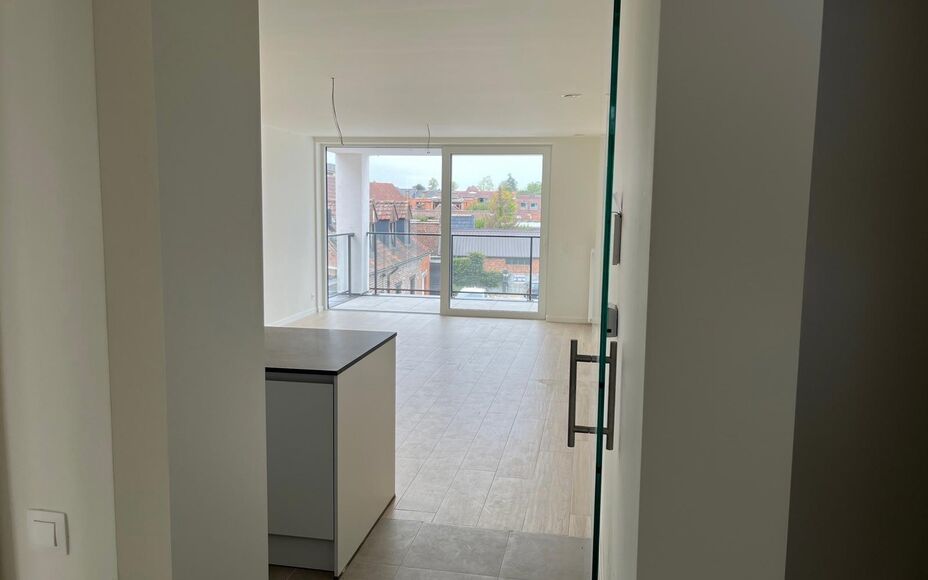 LEEMANS immobiliën propose à la location l'appartement suivant, nouvellement construit, situé à dans le centre d'Asse / côté Gildehof.

Vous cherchez un appartement spacieux et agréable à quelques pas de l'église (50m), du marché (250m), des caf