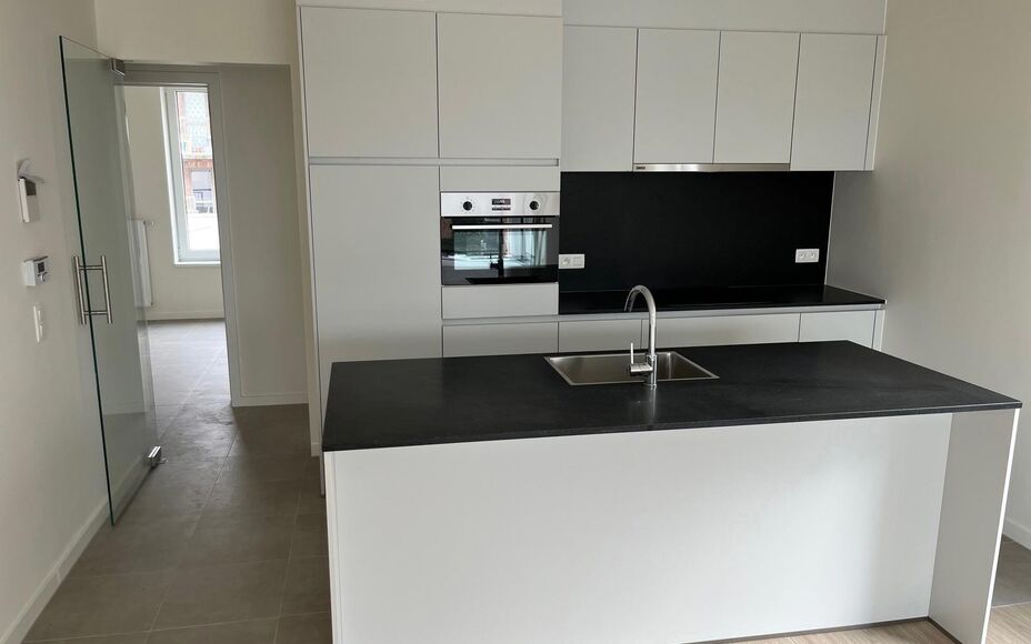 LEEMANS immobiliën propose à la location l'appartement suivant, nouvellement construit, situé à dans le centre d'Asse / côté Gildehof.

Vous cherchez un appartement spacieux et agréable à quelques pas de l'église (50m), du marché (250m), des caf