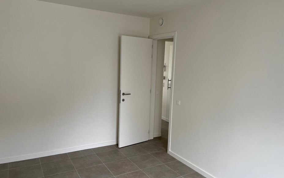LEEMANS immobiliën propose à la location l'appartement suivant, nouvellement construit, situé à dans le centre d'Asse / côté Gildehof.

Vous cherchez un appartement spacieux et agréable à quelques pas de l'église (50m), du marché (250m), des caf