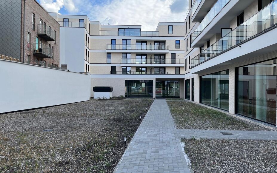 LEEMANS immobiliën propose à la location l'appartement suivant, nouvellement construit, situé à dans le centre d'Asse / côté Gildehof.

Vous cherchez un appartement spacieux et agréable à quelques pas de l'église (50m), du marché (250m), des caf