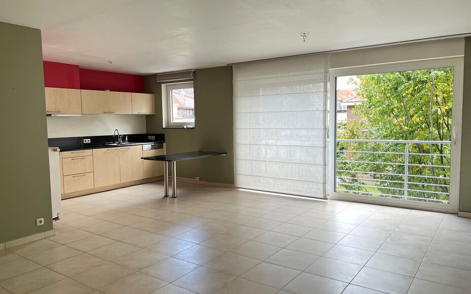 LEEMANS IMMOBILIËN propose à la location un appartement de deux chambres prêt à emménager, situé dans un emplacement supérieur au centre d'Asse.

Vous cherchez un appartement très agréable à quelques pas du marché d'Asse et de ses rues commerç
