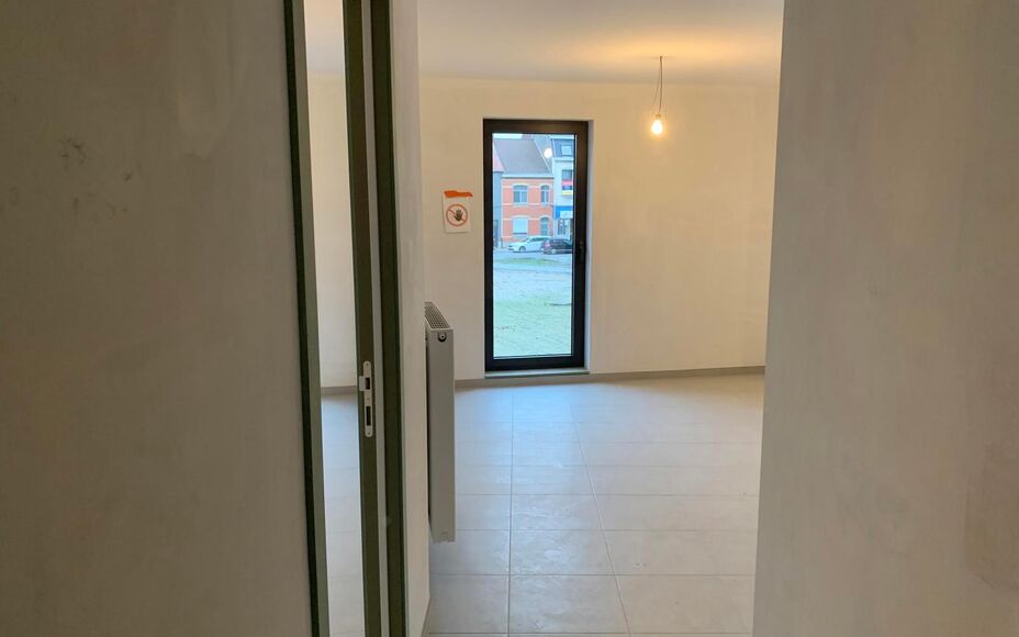 LEEMANS immobiliën vous propose cet appartement moderne de nouvelle construction. A louer à TOP LOCATION au centre d'Asse/église de la soie.
Vous cherchez un appartement très confortable à distance de marche de l'église (50 m), du marché (250 m) av