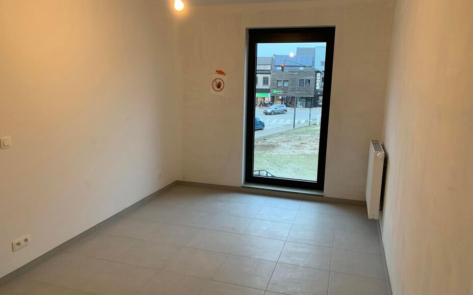 LEEMANS immobiliën vous propose cet appartement moderne de nouvelle construction. A louer à TOP LOCATION au centre d'Asse/église de la soie.
Vous cherchez un appartement très confortable à distance de marche de l'église (50 m), du marché (250 m) av