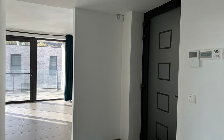 LEEMANS IMMOBILIËN propose à la location un appartement nouvellement construit, situé dans un emplacement idéal à proximité du centre d'Asse.  

Vous recherchez un appartement très confortable à quelques pas du marché et des rues commerçantes? A