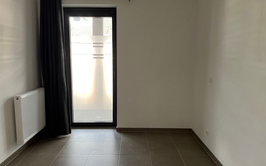 LEEMANS IMMOBILIËN propose à la location un appartement nouvellement construit, situé dans un emplacement idéal à proximité du centre d'Asse.  

Vous recherchez un appartement très confortable à quelques pas du marché et des rues commerçantes? A