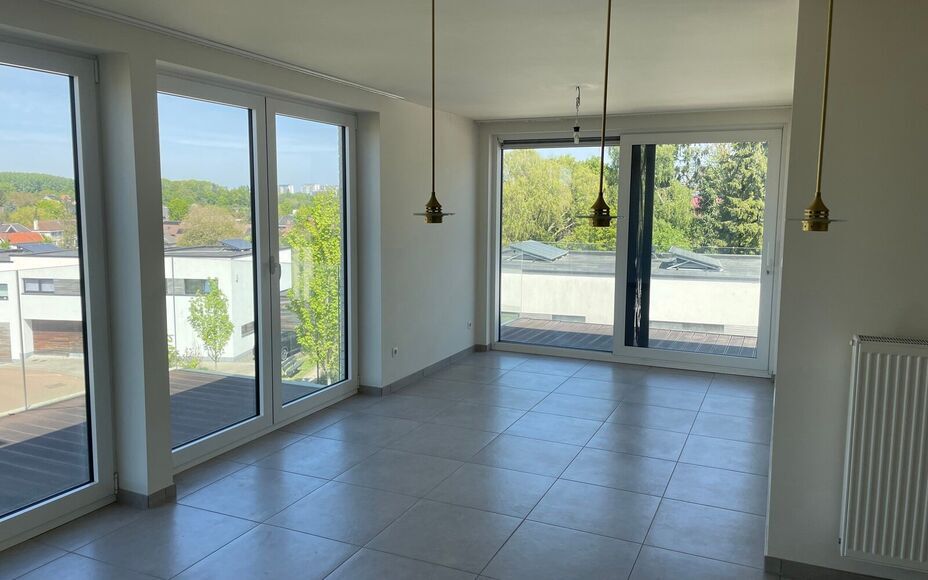 LEEMANS Immobiliën vous propose ce charmant appartement neuf, situé en plein cœur de Groot-Bijgaarden. Faisant partie d'une petite résidence dans un quartier résidentiel calme, il se trouve au deuxième étage et à proximité immédiate de toutes le