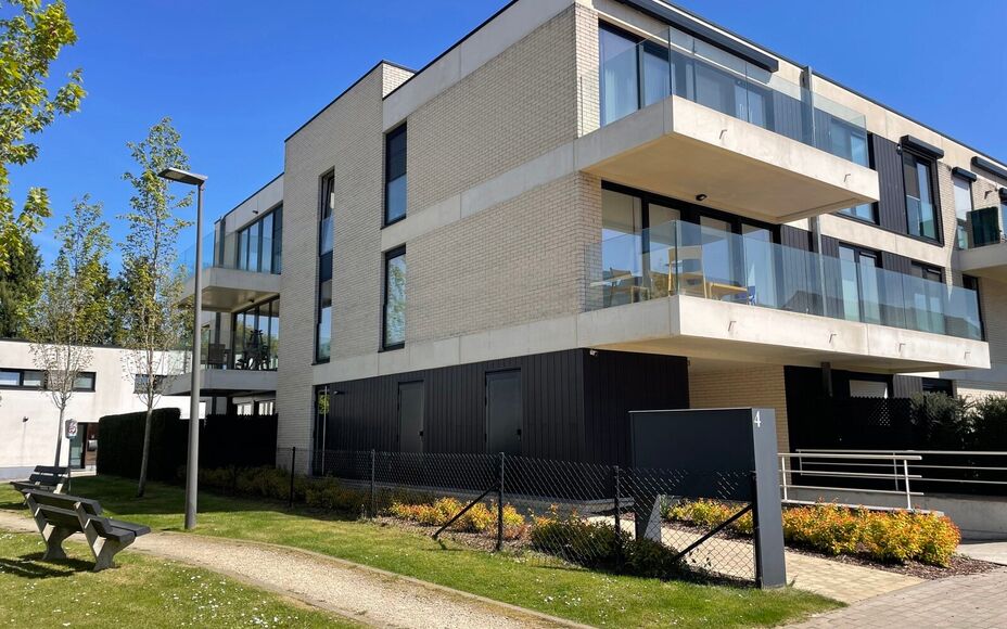 LEEMANS Immobiliën vous propose ce charmant appartement neuf, situé en plein cœur de Groot-Bijgaarden. Faisant partie d'une petite résidence dans un quartier résidentiel calme, il se trouve au deuxième étage et à proximité immédiate de toutes le