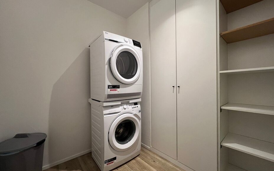 LEEMANS IMMOBILIËN vous propose à la location un appartement de deux chambres prêt à emménager, situé dans un endroit idéal dans la commune de Liedekerke.  

Vous recherchez un appartement très bien entretenu et récemment rénové, qui est dispon