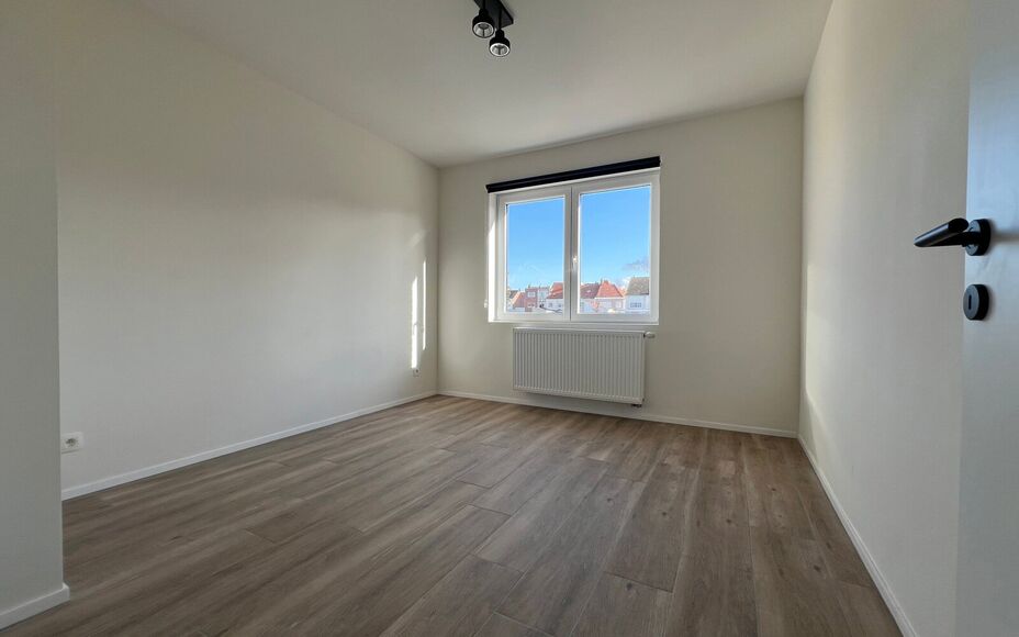 LEEMANS IMMOBILIËN vous propose à la location un appartement de deux chambres prêt à emménager, situé dans un endroit idéal dans la commune de Liedekerke.  

Vous recherchez un appartement très bien entretenu et récemment rénové, qui est dispon