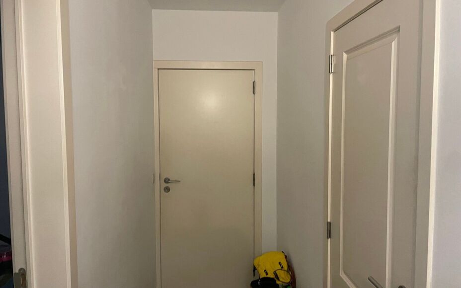 Leemans Immobiliën vous propose cet appartement T3 (2 chambres) en plein cœur de Merchtem. Grâce à son emplacement central, toutes les commodités (commerces, transports en commun, écoles et installations sportives) sont accessibles à pied. L'appart