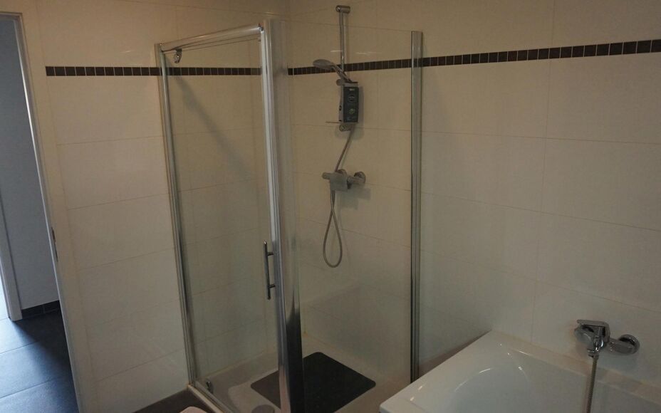 LEEMANS IMMOBILIEN vous propose à la location l'appartement suivant au rez-de-chaussée dans la commune d'Opwijk. 

Il s'agit d'un spacieux appartement de 2 chambres à coucher (nouvelle construction récente BJ 2012) au rez-de-chaussée. L'appartement a