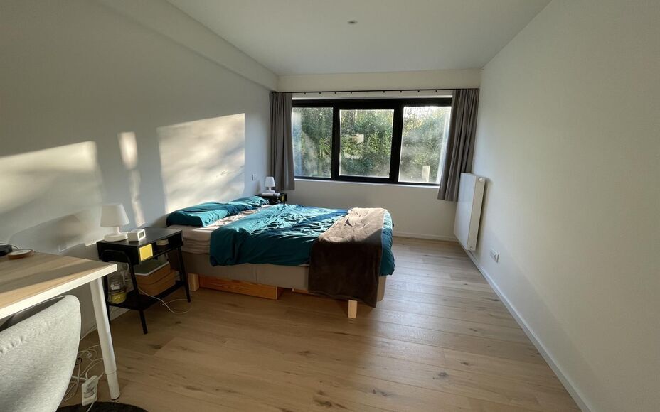 Appartement nouvelle construction à louer à Wemmel. Appartement très agréable. L'appartement se compose d'un hall d'entrée avec toilette, cuisine ouverte avec îlot de cuisson, salon avec accès à la terrasse, une chambre avec salle de bains et une 