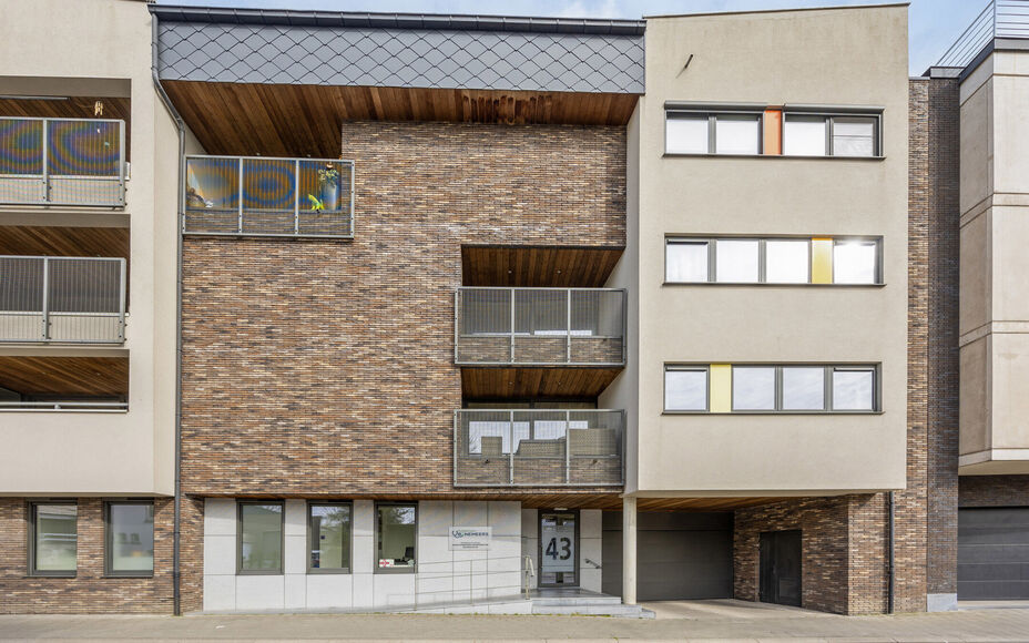 Leemans Immobiliën vous présente cet appartement moderne, idéalement situé au coeur d'Asse. Bénéficiez de la proximité de toutes les commodités : commerces, écoles, transports en commun, infrastructures sportives et grands axes routiers sont acce