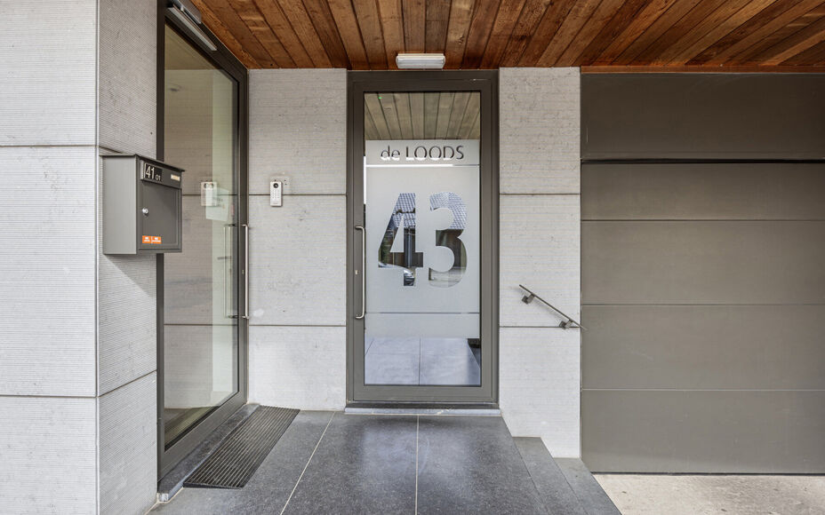 Leemans Immobiliën vous présente cet appartement moderne, idéalement situé au coeur d'Asse. Bénéficiez de la proximité de toutes les commodités : commerces, écoles, transports en commun, infrastructures sportives et grands axes routiers sont acce