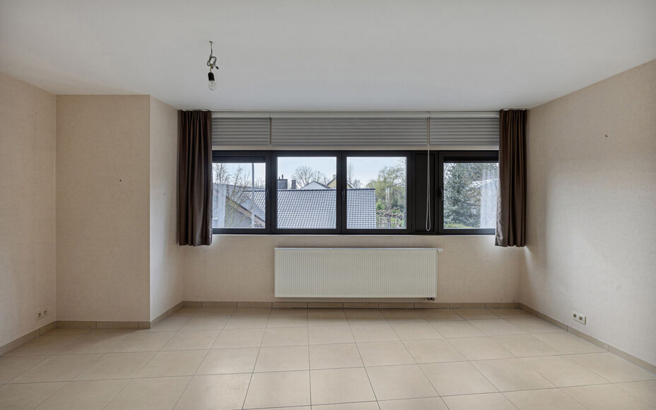Leemans Immobiliën vous présente cet appartement moderne, idéalement situé au coeur d'Asse. Bénéficiez de la proximité de toutes les commodités : commerces, écoles, transports en commun, infrastructures sportives et grands axes routiers sont acce