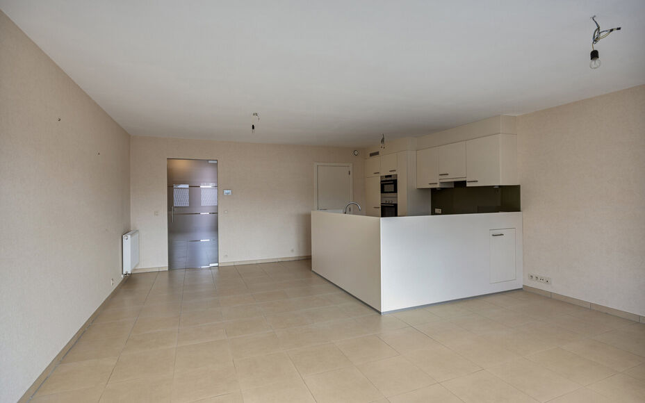 Leemans Immobiliën vous présente cet appartement moderne, idéalement situé au coeur d'Asse. Bénéficiez de la proximité de toutes les commodités : commerces, écoles, transports en commun, infrastructures sportives et grands axes routiers sont acce