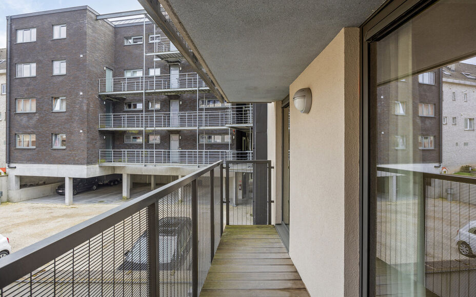 Leemans Immobiliën vous présente cet appartement moderne, idéalement situé au coeur d'Asse. Bénéficiez de la proximité de toutes les commodités : commerces, écoles, transports en commun, infrastructures sportives et grands axes routiers sont acce