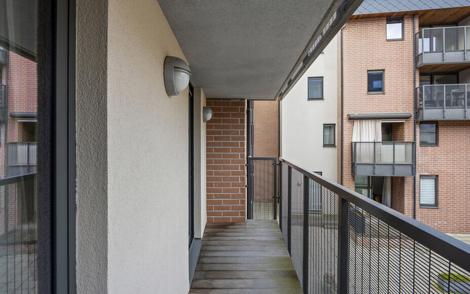 Leemans Immobiliën vous présente cet appartement moderne, idéalement situé au coeur d'Asse. Bénéficiez de la proximité de toutes les commodités : commerces, écoles, transports en commun, infrastructures sportives et grands axes routiers sont acce