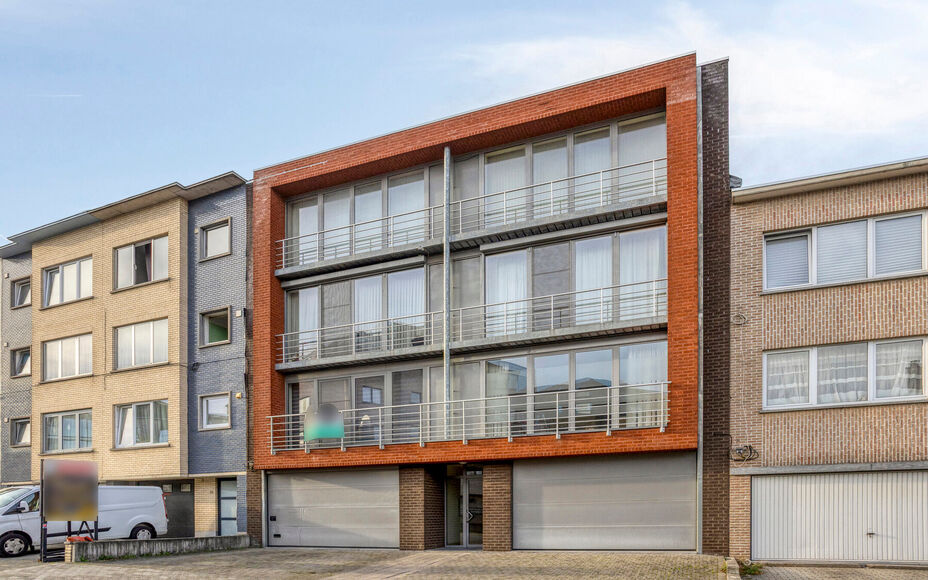 Leemans Real Estate vous propose cet appartement clé en main, idéalement situé au cœur de Žellik. Toutes les commodités sont accessibles à pied : commerces, écoles, transports en commun, installations sportives et grands axes routiers sont facilem