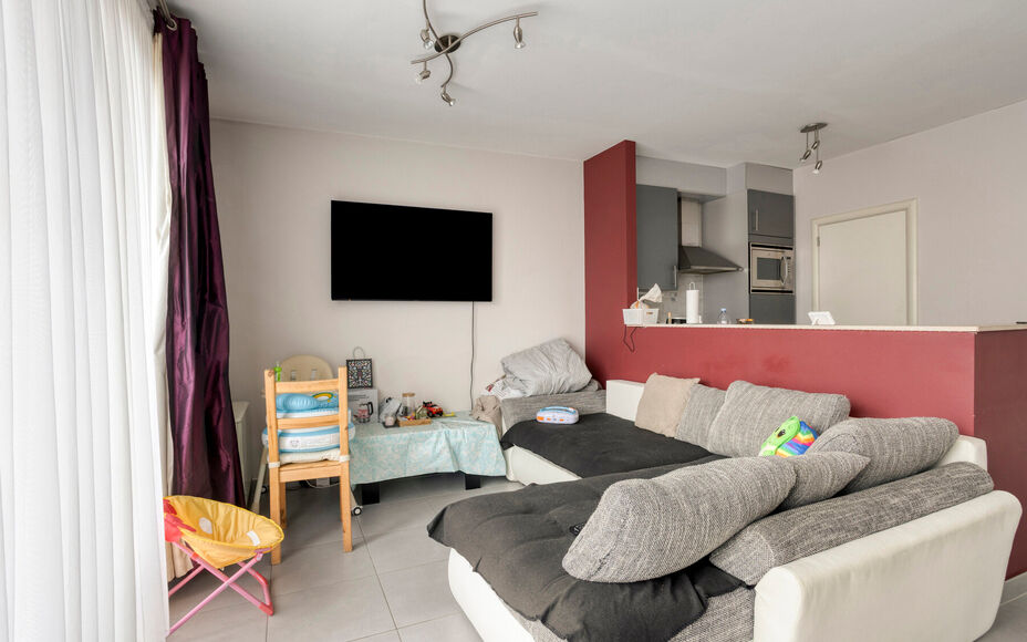 Leemans Real Estate vous propose cet appartement clé en main, idéalement situé au cœur de Žellik. Toutes les commodités sont accessibles à pied : commerces, écoles, transports en commun, installations sportives et grands axes routiers sont facilem