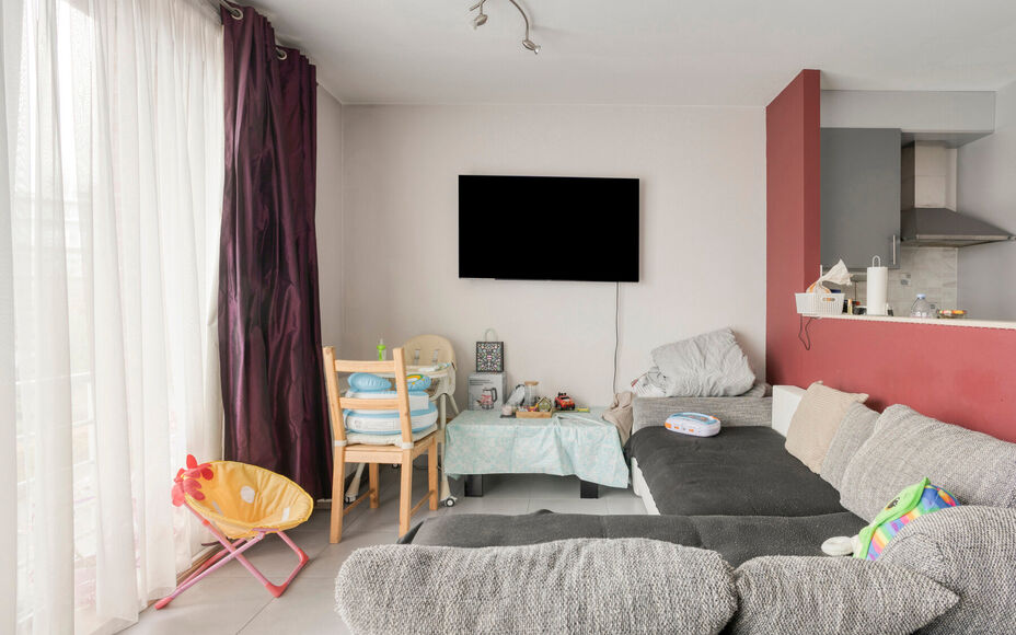 Leemans Real Estate vous propose cet appartement clé en main, idéalement situé au cœur de Žellik. Toutes les commodités sont accessibles à pied : commerces, écoles, transports en commun, installations sportives et grands axes routiers sont facilem