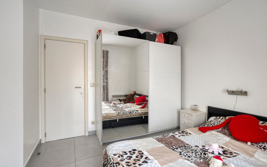 Leemans Real Estate vous propose cet appartement clé en main, idéalement situé au cœur de Žellik. Toutes les commodités sont accessibles à pied : commerces, écoles, transports en commun, installations sportives et grands axes routiers sont facilem