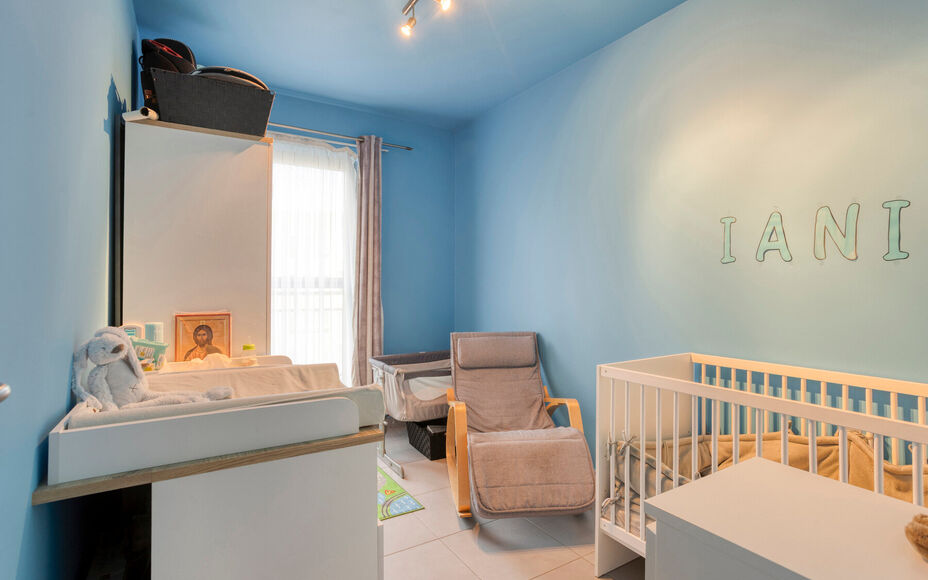 Leemans Real Estate vous propose cet appartement clé en main, idéalement situé au cœur de Žellik. Toutes les commodités sont accessibles à pied : commerces, écoles, transports en commun, installations sportives et grands axes routiers sont facilem