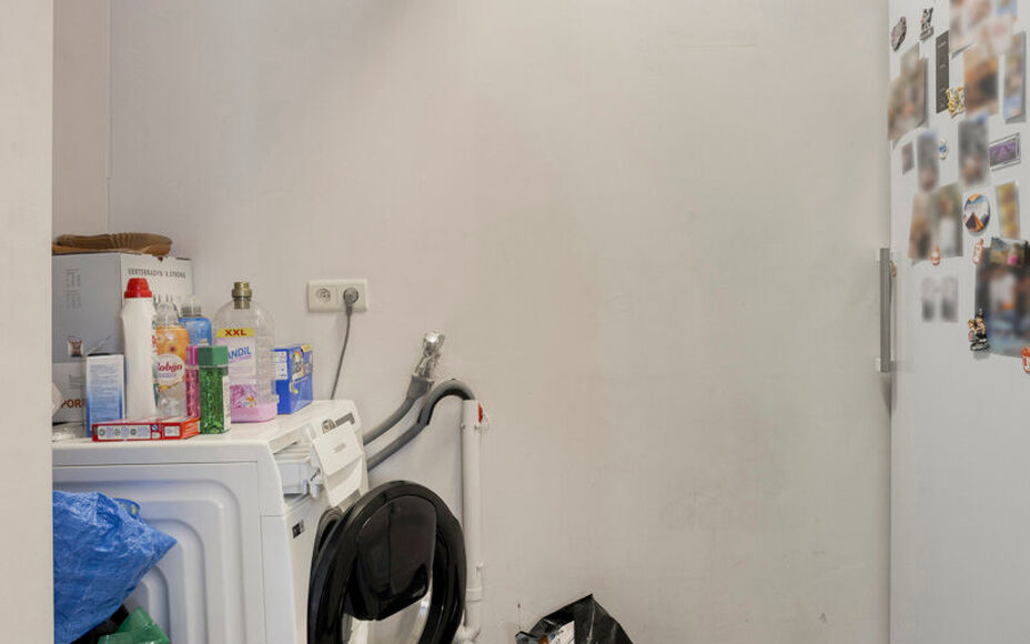 Leemans Real Estate vous propose cet appartement clé en main, idéalement situé au cœur de Žellik. Toutes les commodités sont accessibles à pied : commerces, écoles, transports en commun, installations sportives et grands axes routiers sont facilem