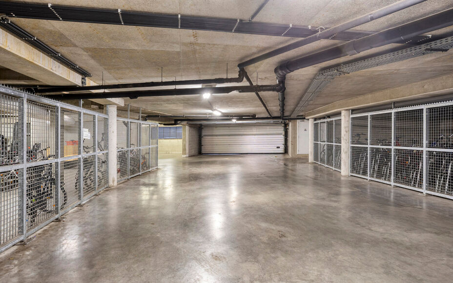 Leemans Real Estate vous propose cet appartement écoénergétique offrant une vue imprenable sur Bruxelles.Grâce à sa situation centrale, commerces, crèches, écoles, installations sportives et transports en commun sont accessibles à pied. L'appartem