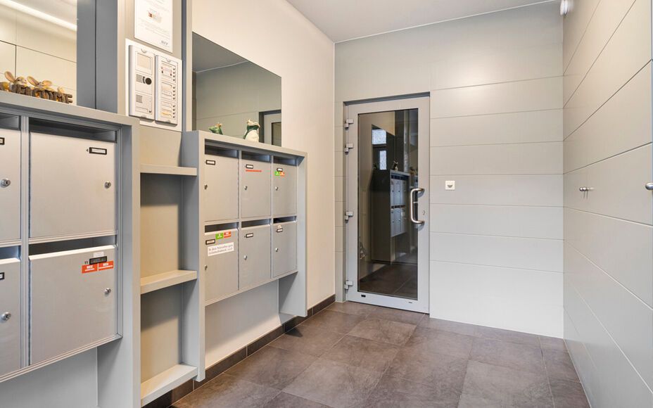 Appartement 3 chambres prêt à emménager au cœur de Dendermonde !
Leemans Immo a le plaisir de vous présenter ce spacieux et lumineux appartement situé dans le centre animé de Dendermonde. Idéal pour ceux qui souhaitent avoir tout à portée de mai