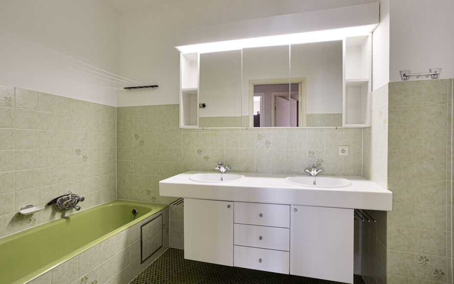 LEEMANS Immobilien vous propose cet appartement très bien entretenu et prêt à emménager au septième étage d'un immeuble résidentiel. L'appartement comprend pas moins de 4 chambres à coucher et 2 salles de bains séparées (baignoire et douche sép