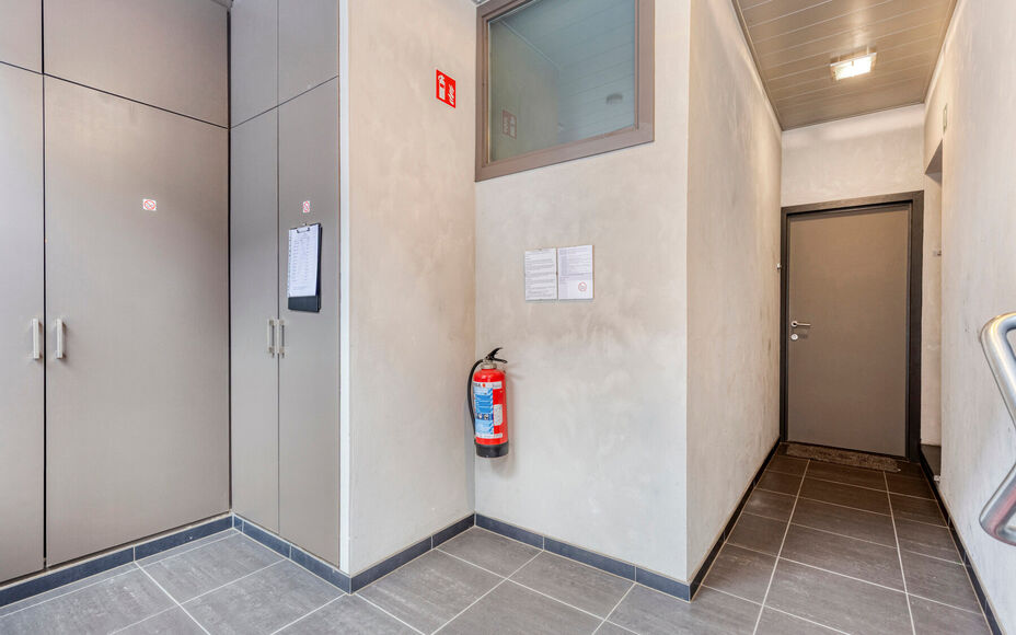 Appartement clé en main avec terrasse et garage au cœur de Ninove.Vous recherchez un appartement clé en main idéalement situé à Ninove ? Cette offre de Leemans Real Estate mérite toute votre attention.Ce charmant appartement, en excellent état, se