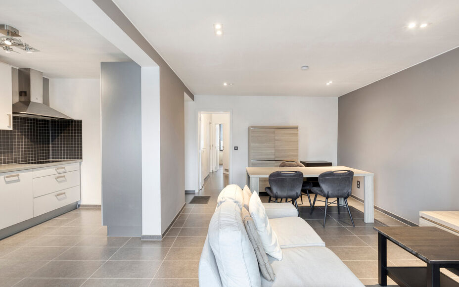 Appartement clé en main avec terrasse et garage au cœur de Ninove.Vous recherchez un appartement clé en main idéalement situé à Ninove ? Cette offre de Leemans Real Estate mérite toute votre attention.Ce charmant appartement, en excellent état, se