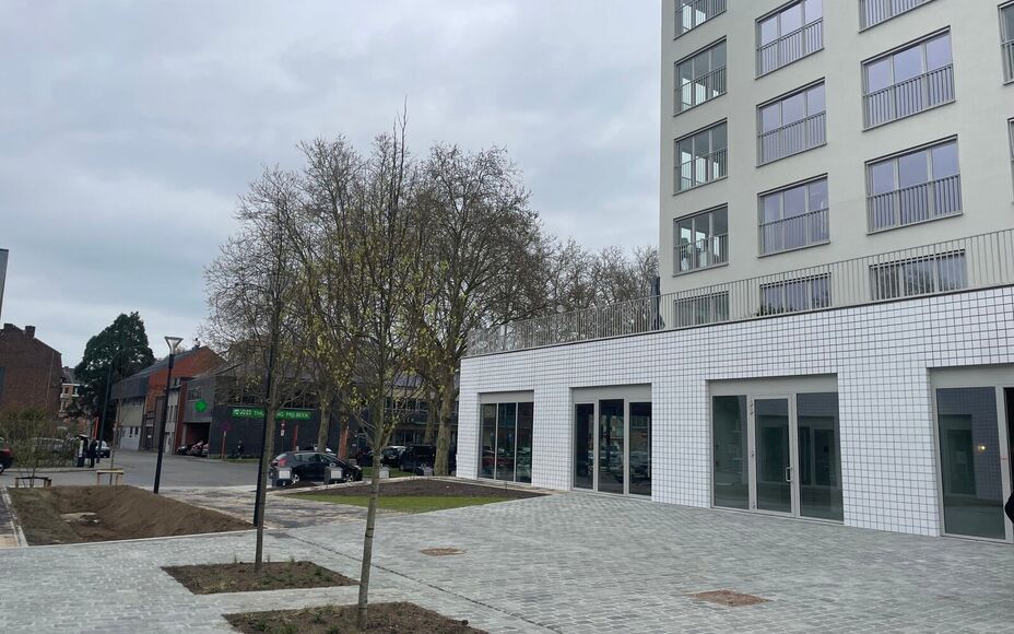 Leemans Immobiliën presenteert u  dit energiezuinig nieuwbouwappartement, gelegen op een toplocatie in het bruisende centrum van Aalst. Dankzij de uiterst centrale ligging bevinden winkels, het ziekenhuis, sportfaciliteiten, scholen en openbaar vervoer z