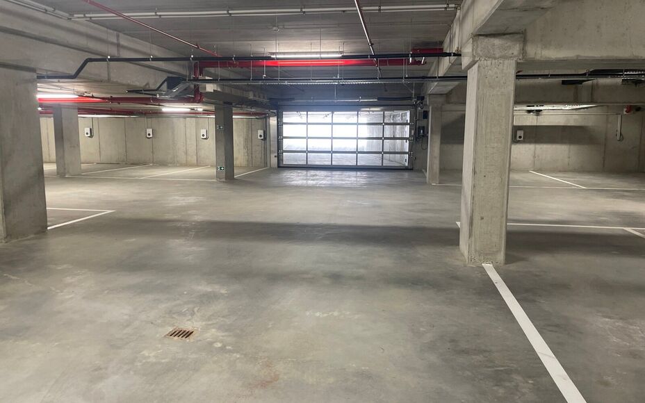 Leemans Immobiliën presenteert u  dit energiezuinig nieuwbouwappartement, gelegen op een toplocatie in het bruisende centrum van Aalst. Dankzij de uiterst centrale ligging bevinden winkels, het ziekenhuis, sportfaciliteiten, scholen en openbaar vervoer z