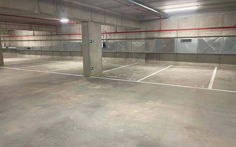 Leemans Immobiliën presenteert u  dit energiezuinig nieuwbouwappartement, gelegen op een toplocatie in het bruisende centrum van Aalst. Dankzij de uiterst centrale ligging bevinden winkels, het ziekenhuis, sportfaciliteiten, scholen en openbaar vervoer z