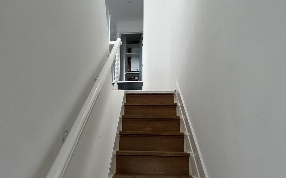 LEEMANS IMMOBILIËN biedt u dit volledig gerenoveerd tweeslaapkamer appartement te huur aan op toplocatie in het centrum van Asse. 

Op zoek naar een instapklaar appartement op wandelafstand van de Kerk (50m) en de markt van Asse (250m)? Dan kan dit geren