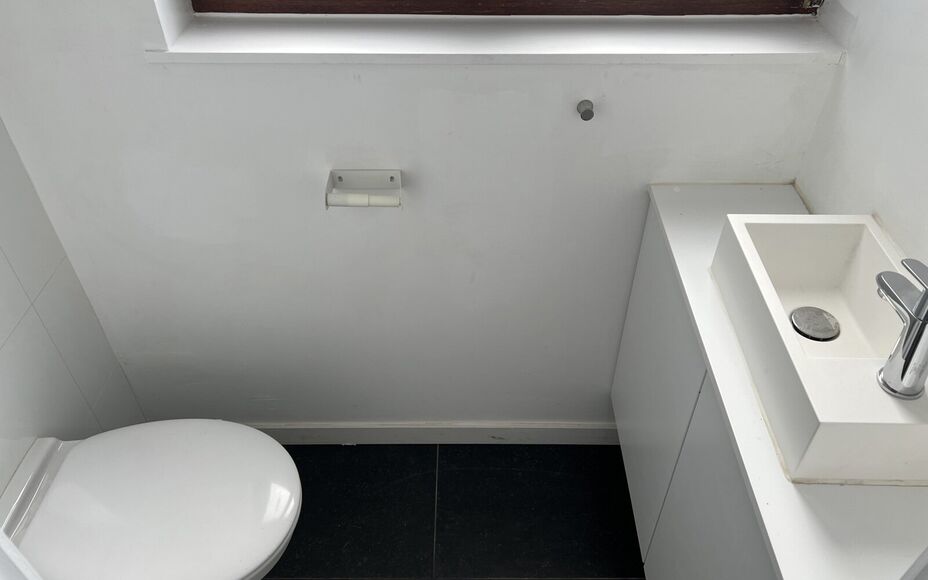 LEEMANS IMMOBILIËN biedt u dit volledig gerenoveerd tweeslaapkamer appartement te huur aan op toplocatie in het centrum van Asse. 

Op zoek naar een instapklaar appartement op wandelafstand van de Kerk (50m) en de markt van Asse (250m)? Dan kan dit geren