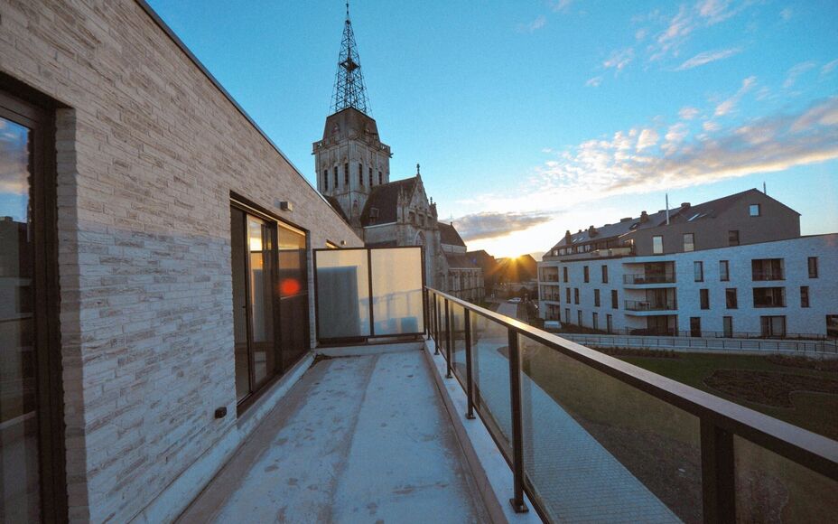 LEEMANS IMMOBILIËN biedt volgend nieuwbouwappartement te huur aan, gelegen op een toplocatie in het centrum van Asse / zijde Kerk. 

Op zoek naar een zéér gezellig appartement op wandelafstand van de Sint-Martinuskerk, de markt van Asse en de winkelstr