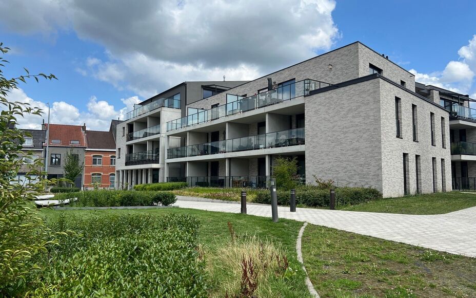 LEEMANS IMMOBILIËN biedt volgend nieuwbouwappartement te huur aan, gelegen op een toplocatie in het centrum van Asse / zijde Kerk. 

Op zoek naar een zéér gezellig appartement op wandelafstand van de Sint-Martinuskerk, de markt van Asse en de winkelstr
